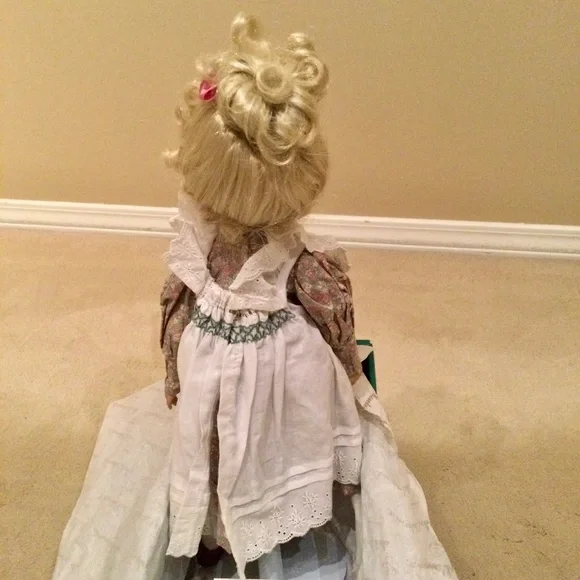 Ashton Drake collectable porcelain doll. Like new! Mary, Mary - Picture 5 of 5